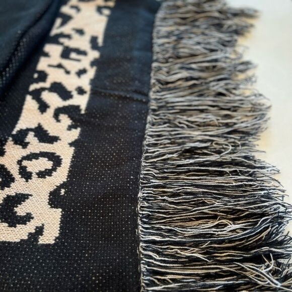 Entro Black Fringed Open Front Wrap w/ Animal Print and Arm Holes Size Large - Picture 7 of 11